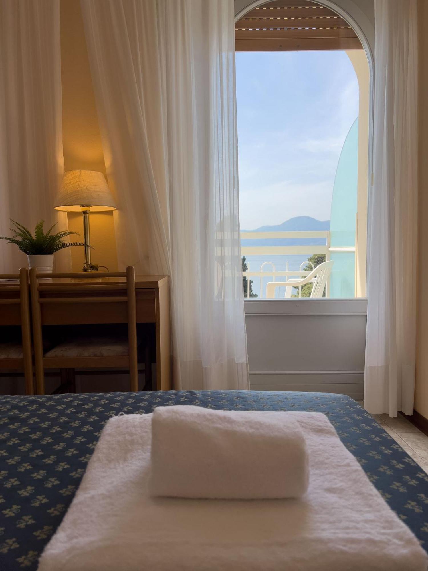 Hotel Benacus Torri Del Benaco Dış mekan fotoğraf