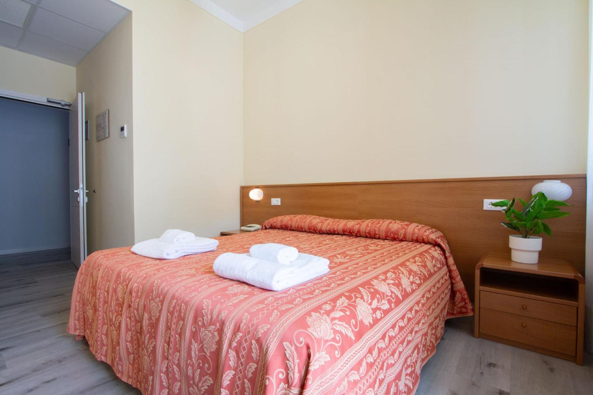 Hotel Benacus Torri Del Benaco Dış mekan fotoğraf
