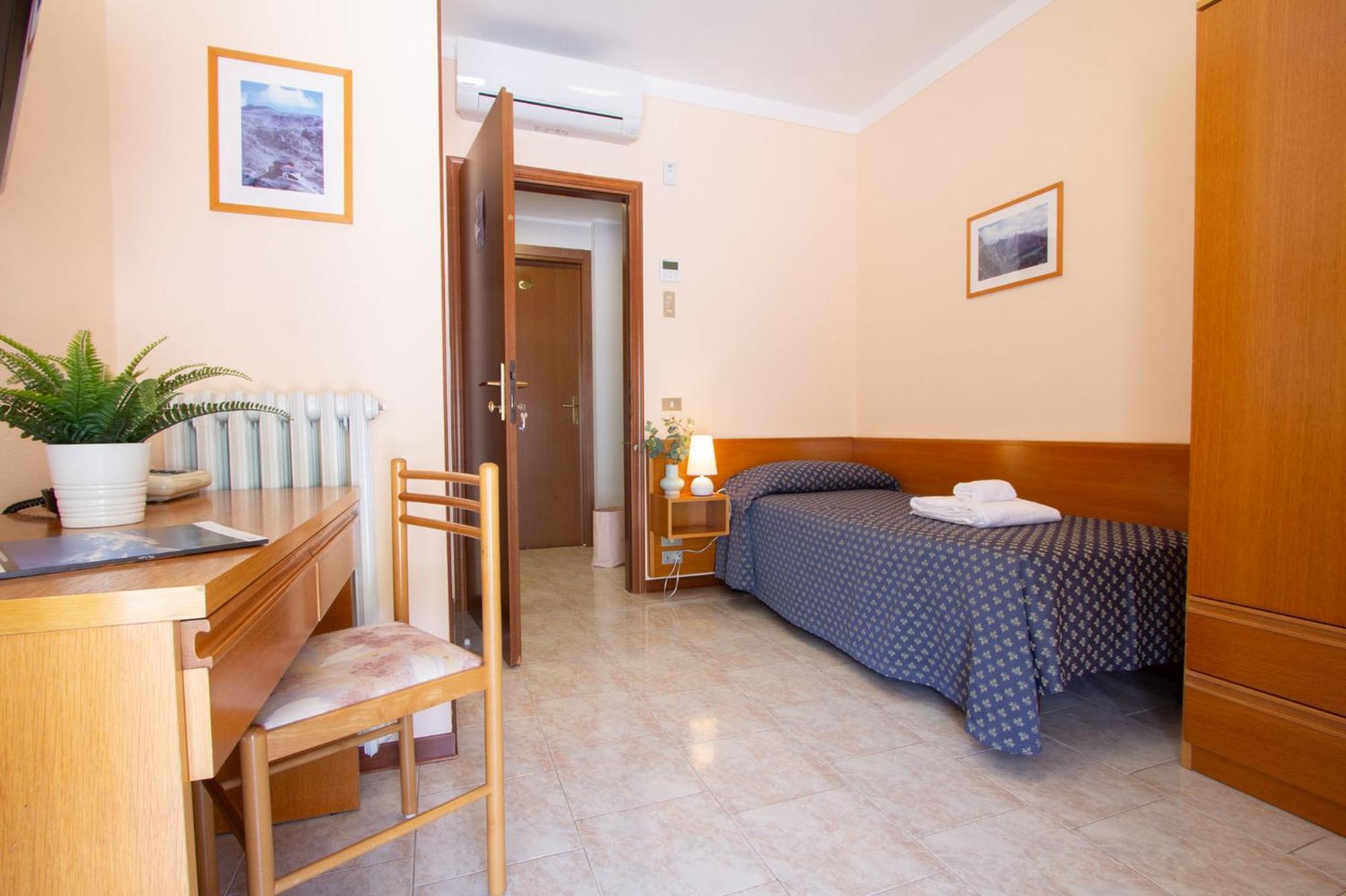 Hotel Benacus Torri Del Benaco Dış mekan fotoğraf