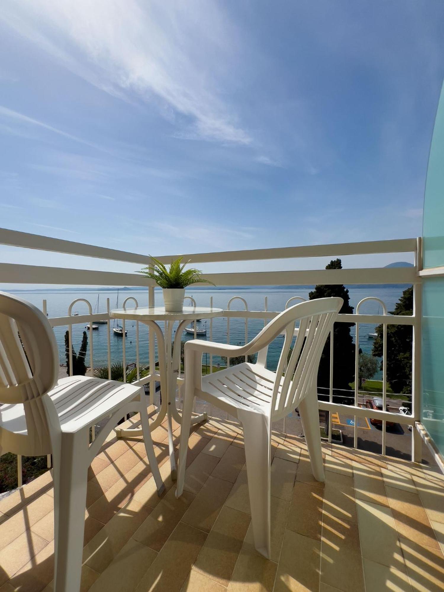 Hotel Benacus Torri Del Benaco Dış mekan fotoğraf