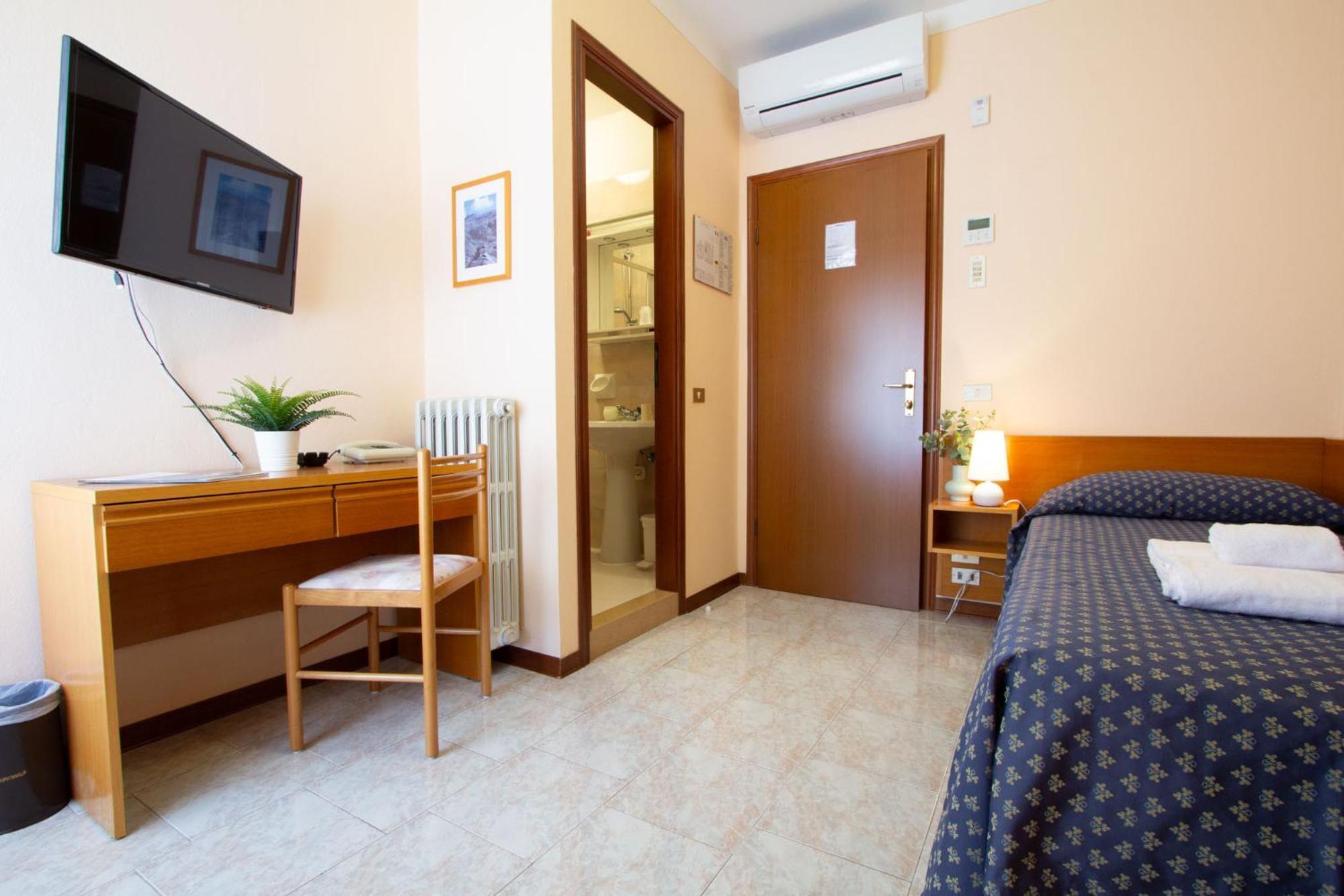 Hotel Benacus Torri Del Benaco Dış mekan fotoğraf
