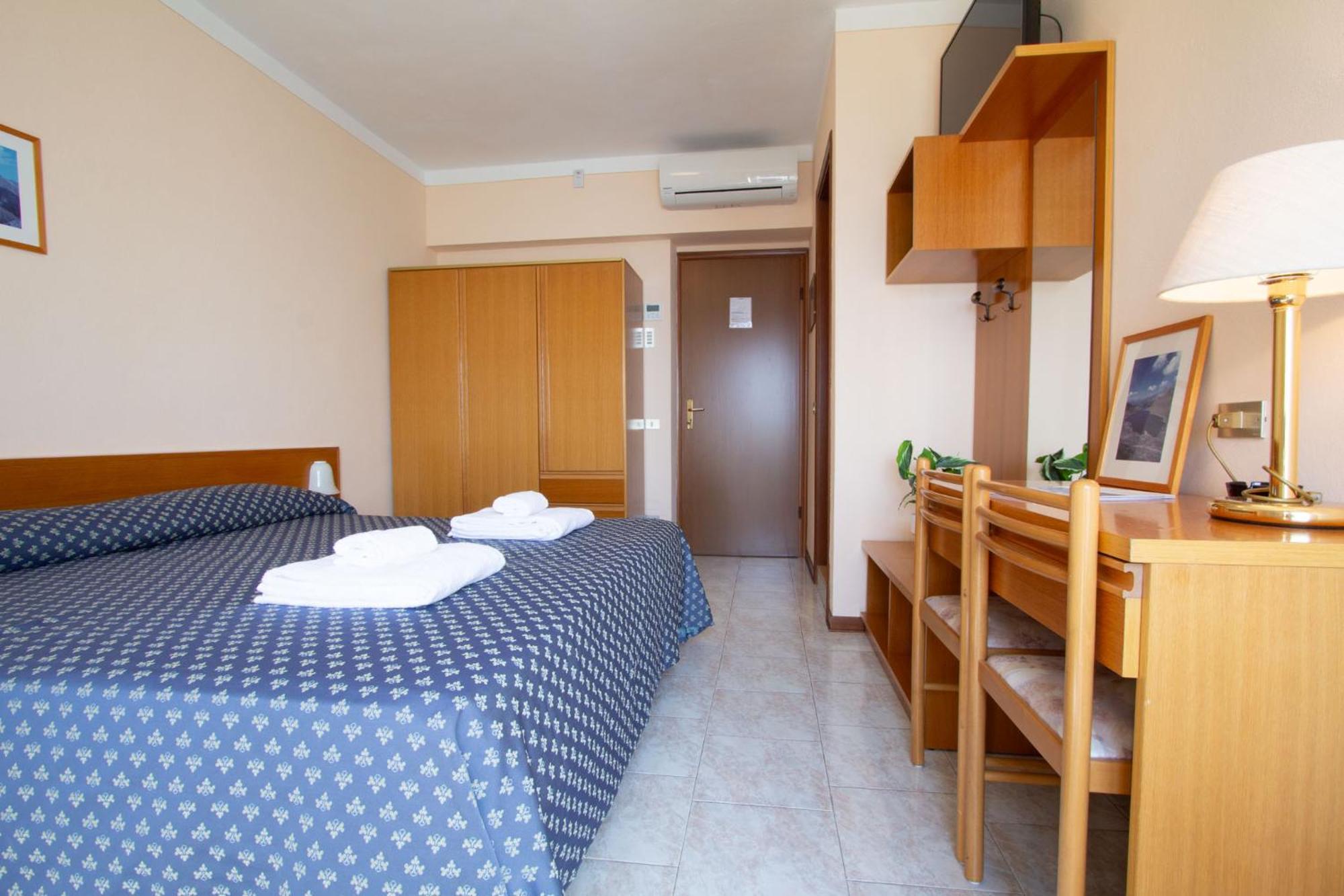 Hotel Benacus Torri Del Benaco Dış mekan fotoğraf