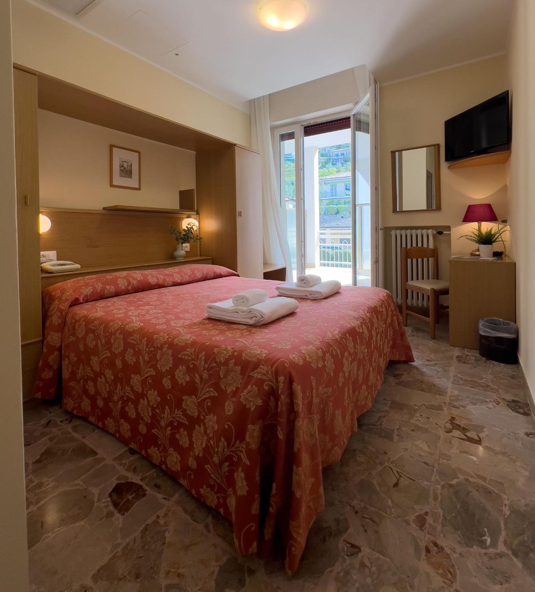 Hotel Benacus Torri Del Benaco Dış mekan fotoğraf