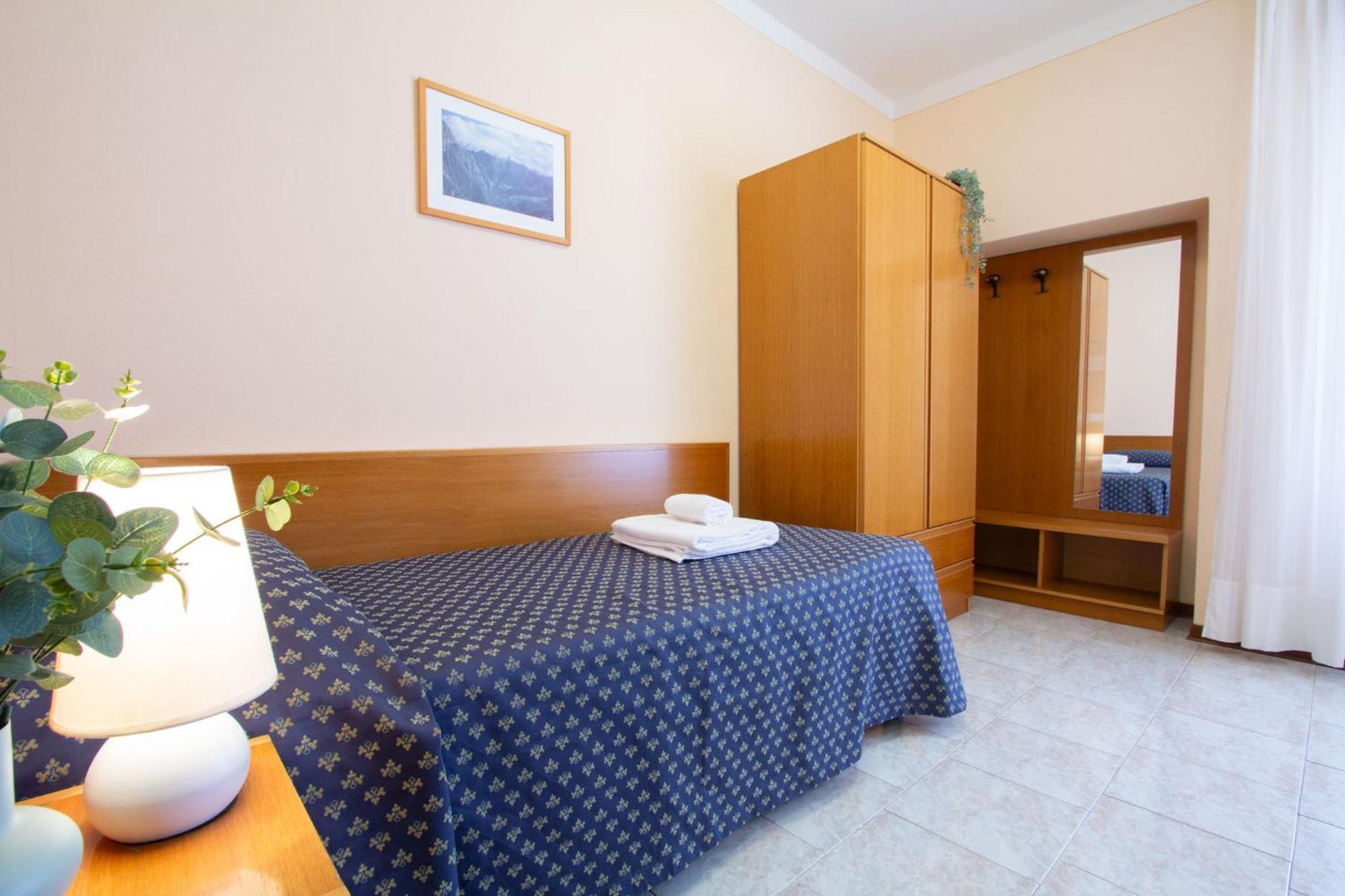 Hotel Benacus Torri Del Benaco Dış mekan fotoğraf
