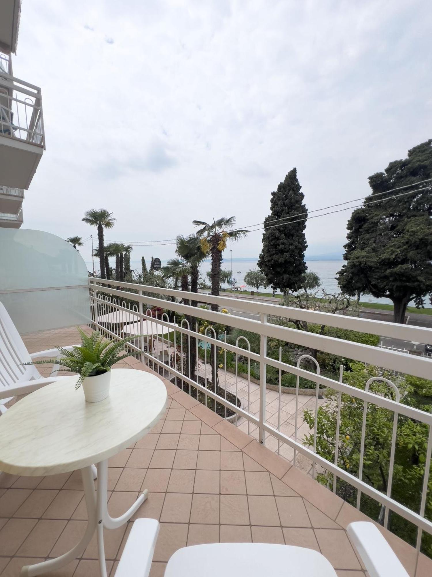 Hotel Benacus Torri Del Benaco Dış mekan fotoğraf