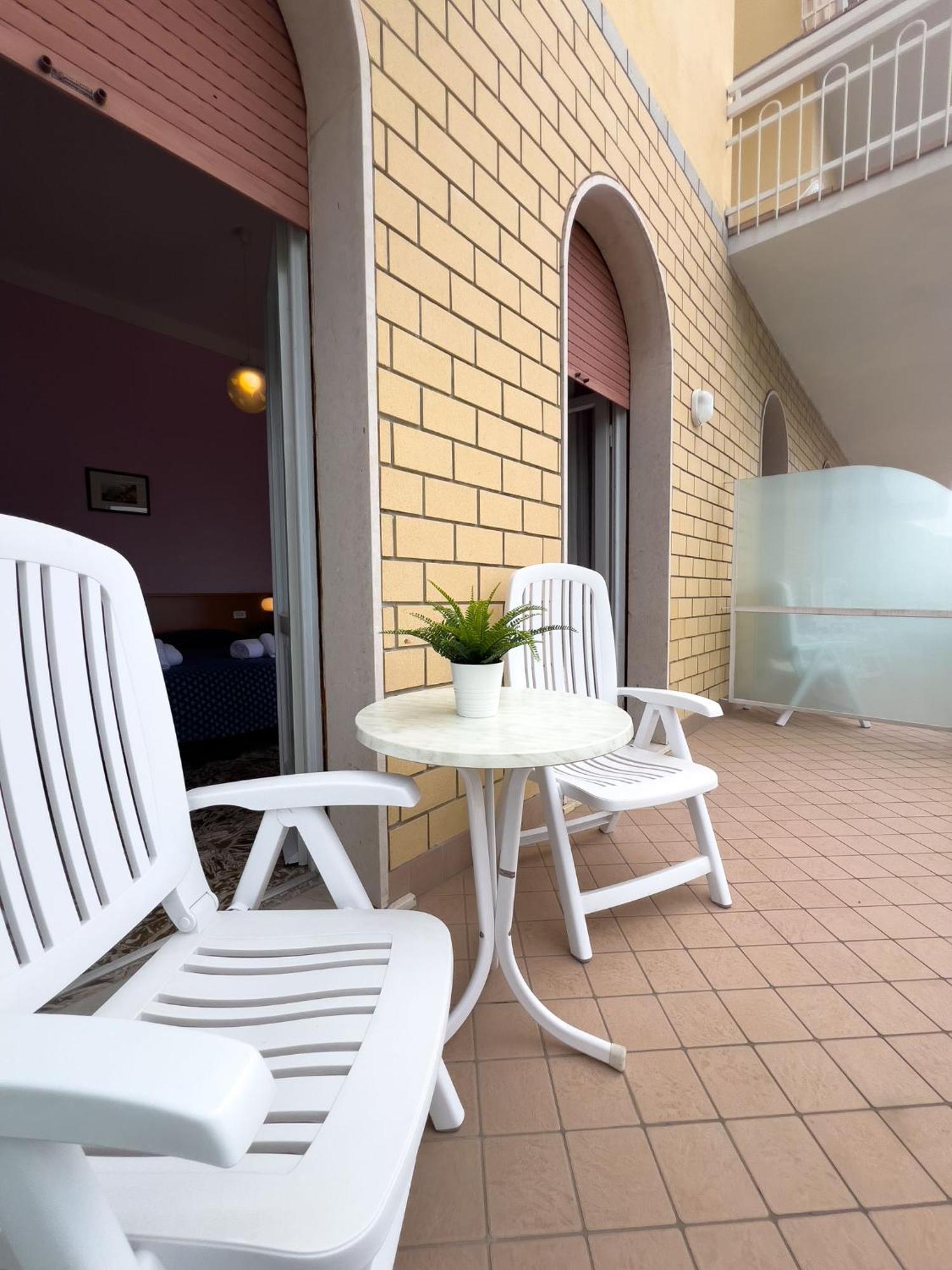 Hotel Benacus Torri Del Benaco Dış mekan fotoğraf