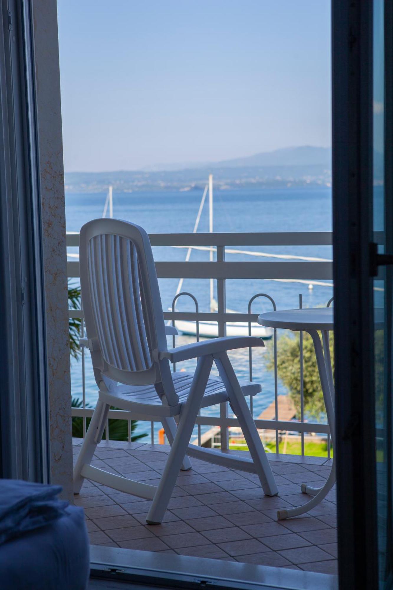 Hotel Benacus Torri Del Benaco Dış mekan fotoğraf