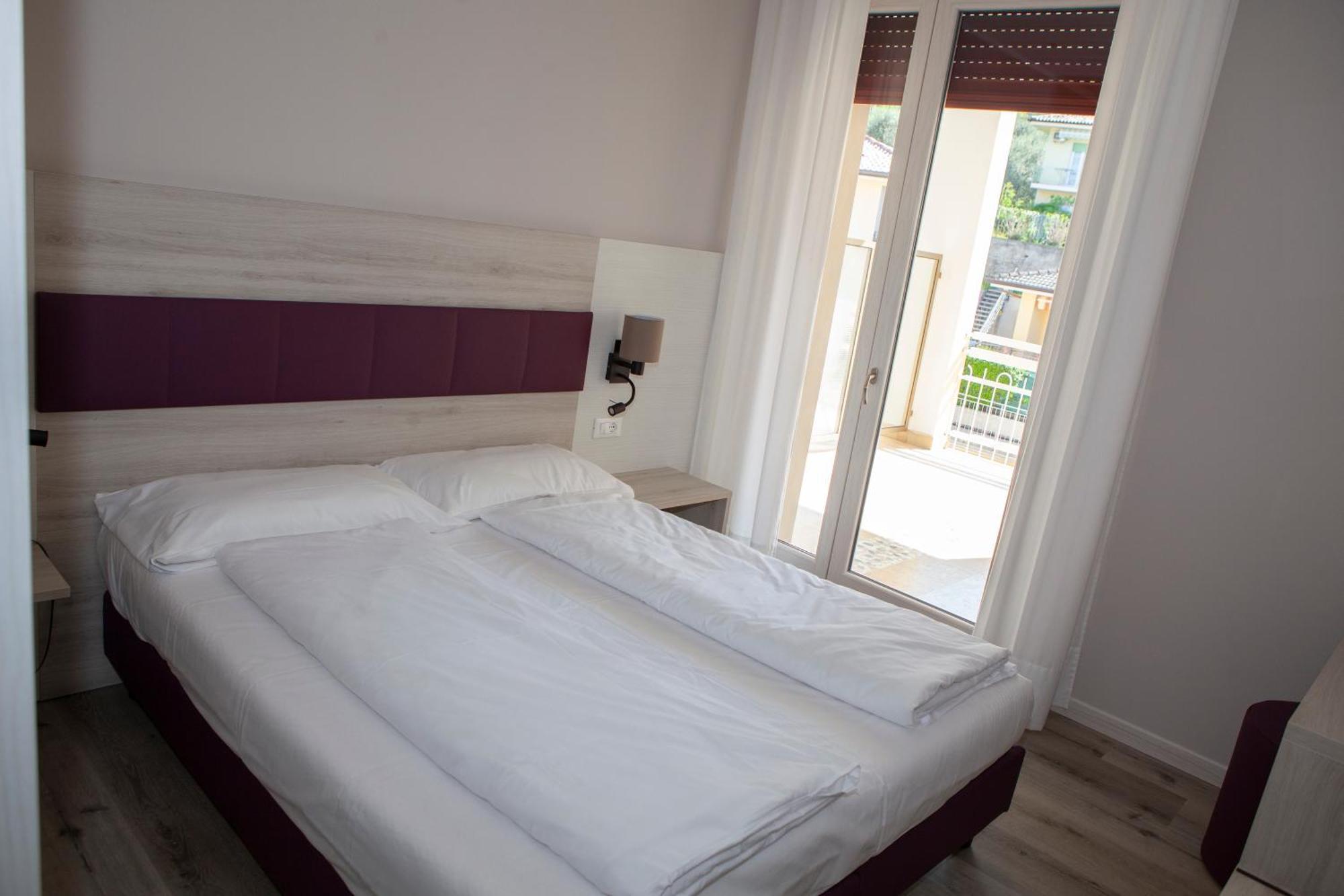 Hotel Benacus Torri Del Benaco Dış mekan fotoğraf