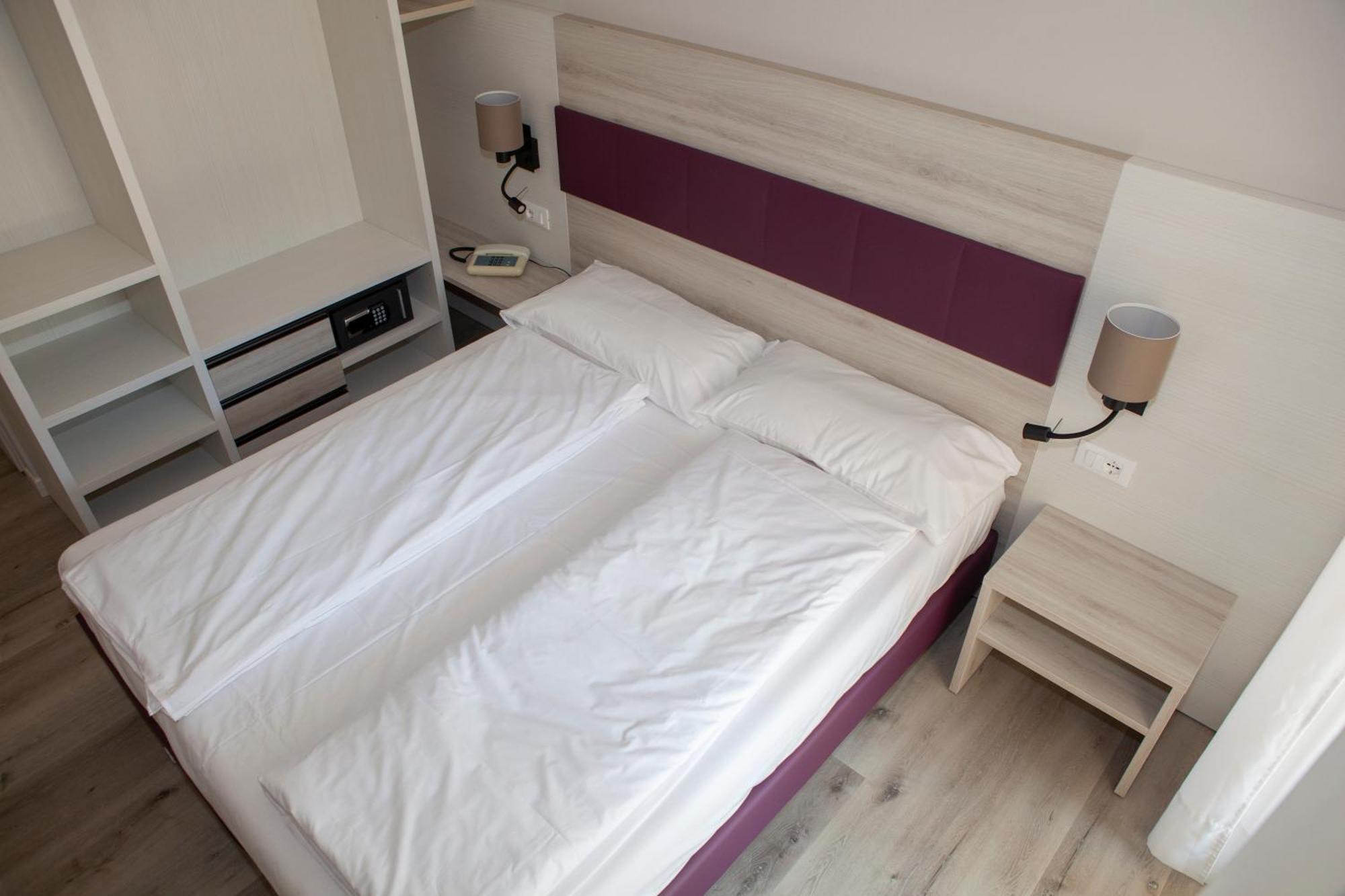 Hotel Benacus Torri Del Benaco Dış mekan fotoğraf