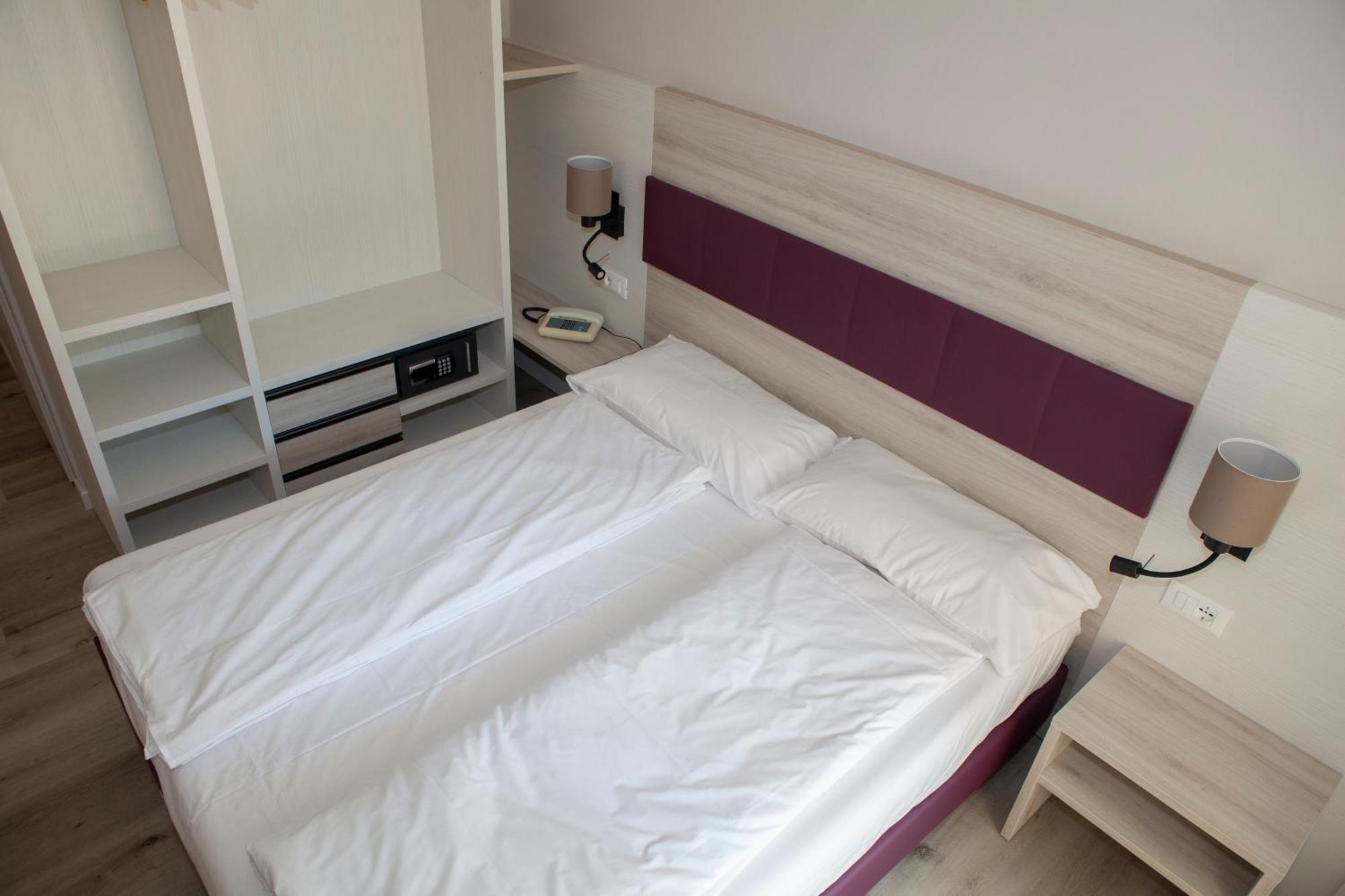 Hotel Benacus Torri Del Benaco Dış mekan fotoğraf